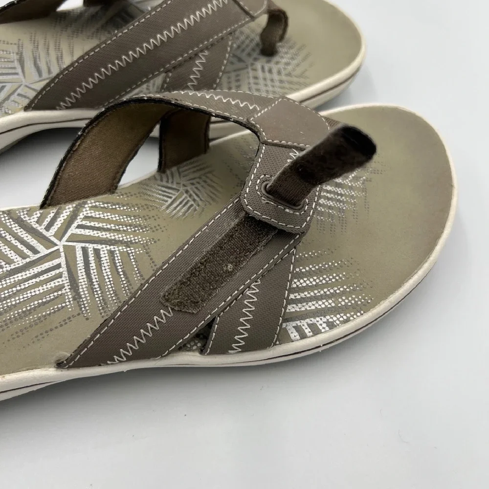 Women's Clarks Breeze Sea Flip Flops Taupe Size‎ 9 adjustable comfort sandals